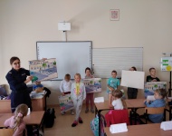 Pan Pyrek z wizytą u pierwszaków.