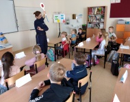 Pan Pyrek z wizytą u pierwszaków.